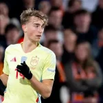 胡伊森称伊萨克是完美前锋的楷模-足球直播网-足球赛程-世界杯足球